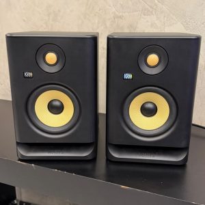 PAR MONITOR DE AUDIO KRK ROKIT 5" G4